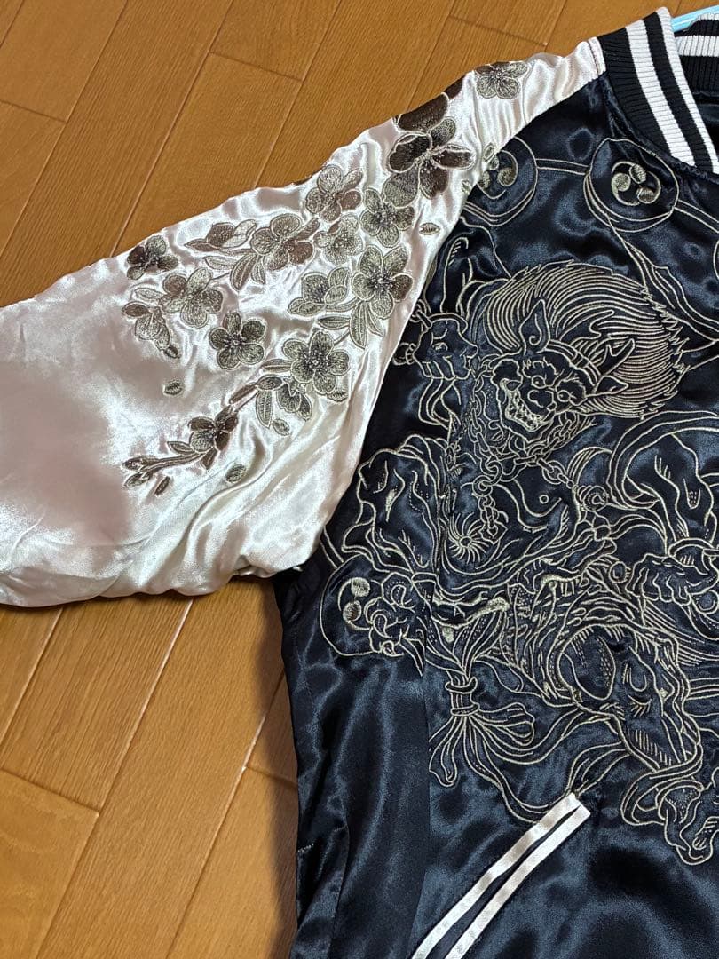 絡繰魂　刺繍入りリバーシブルスカジャン 黒とシルバー