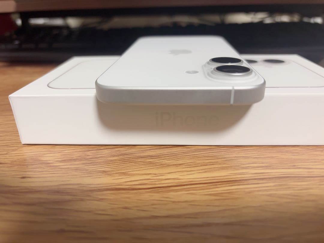 Apple iPhone 16 本体　128GB SIMフリー　充電5回のみ