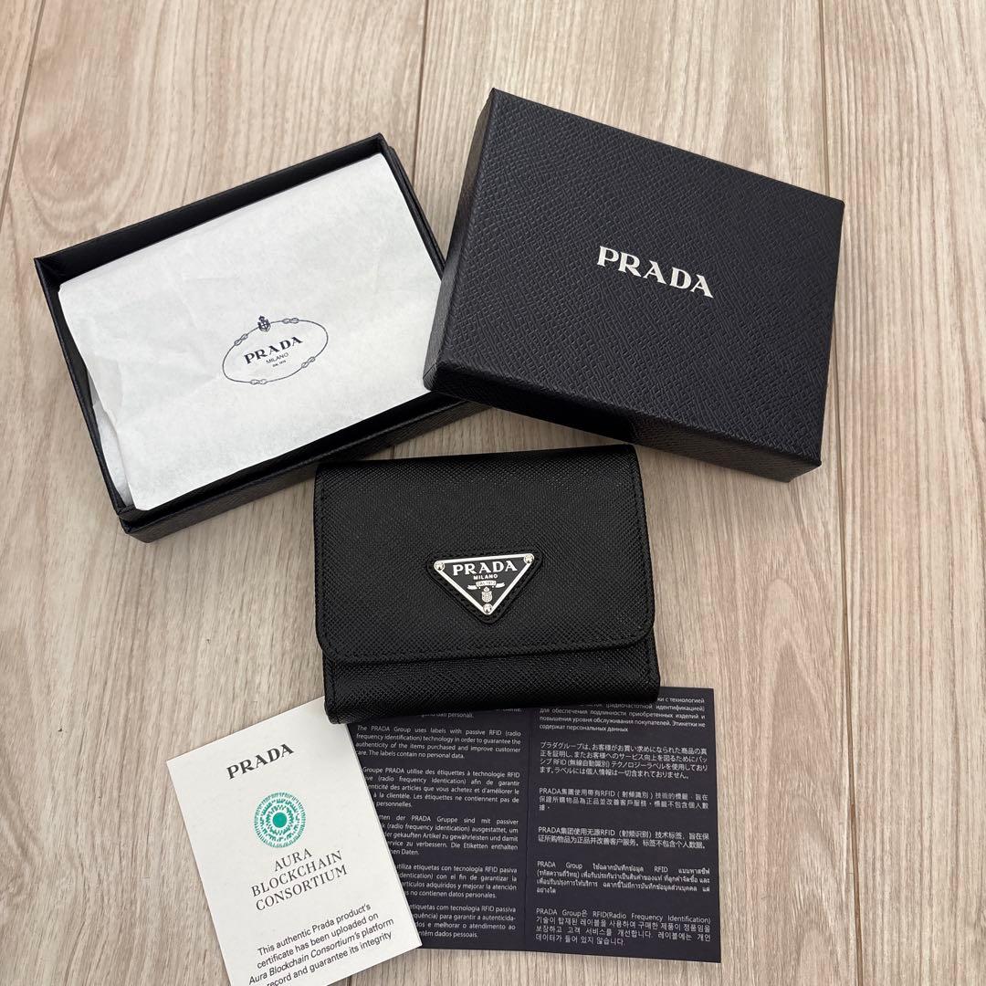PRADA プラダ サフィアーノトライアングル ミニ財布