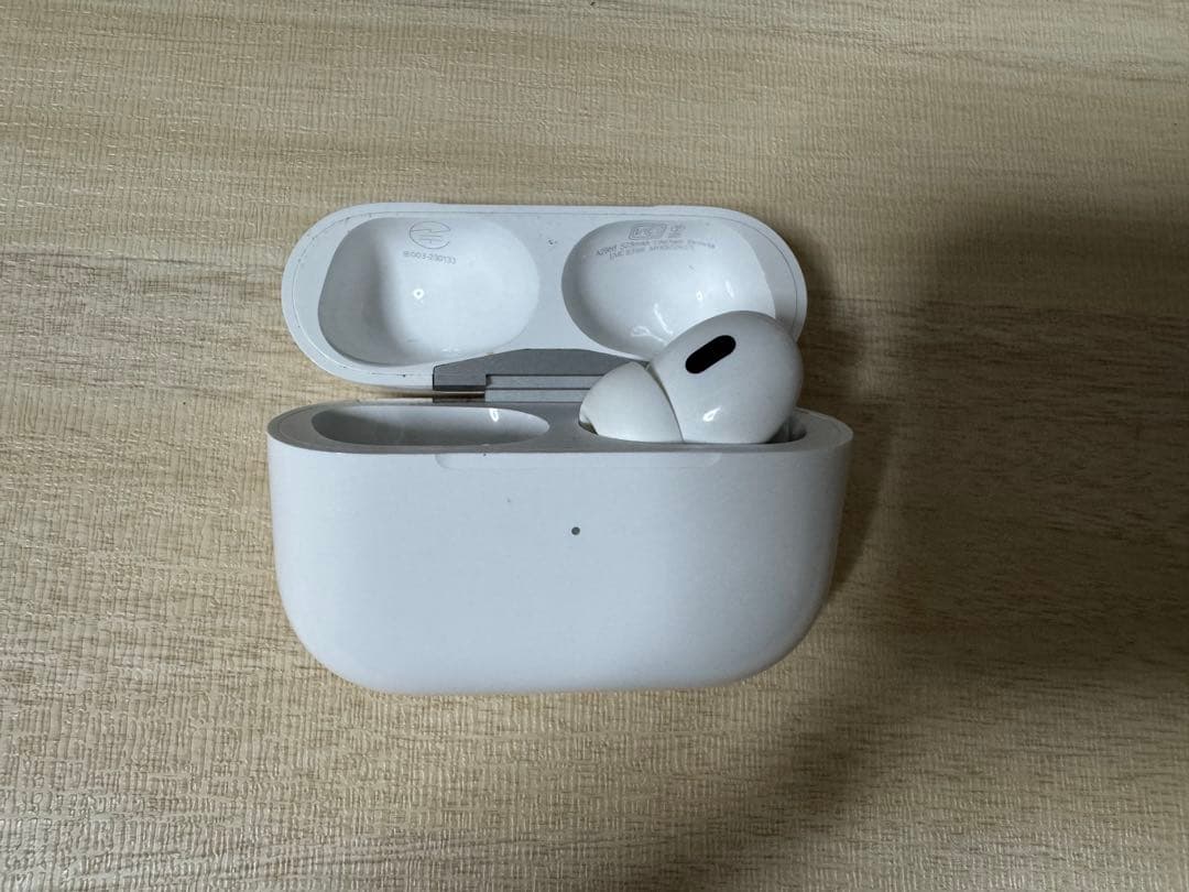 Apple AirPods Pro（第2世代） 純正 ケース＋右耳