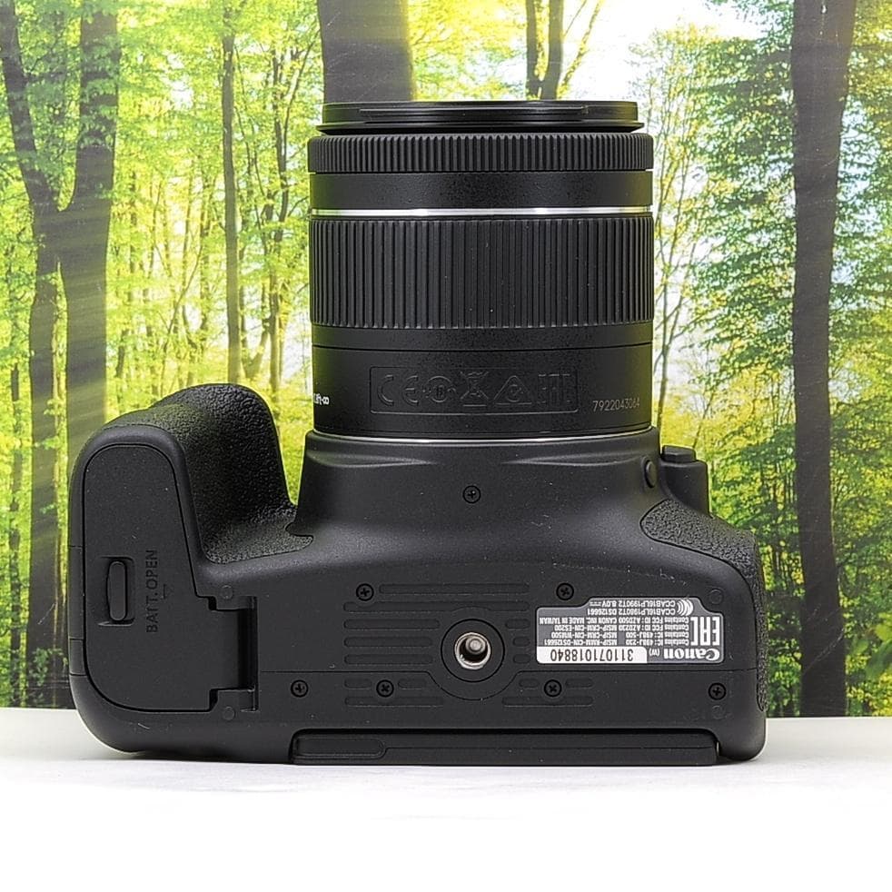 WiFi機能搭載☆Canon Kiss X9i トリプルセット☆高スペックカメラ