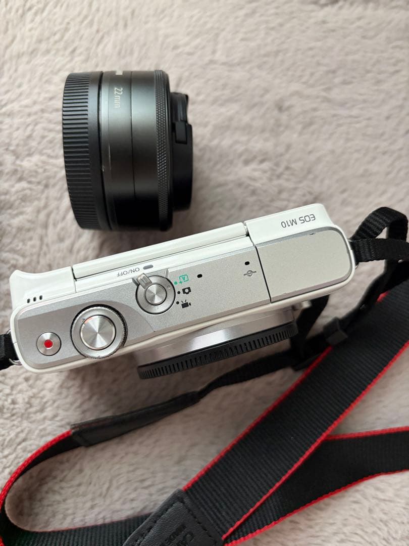 eos m10 キャノン　ミラーレスカメラ