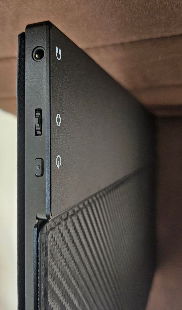 タッチディスプレイ　15インチ　モバイル　カバー付き