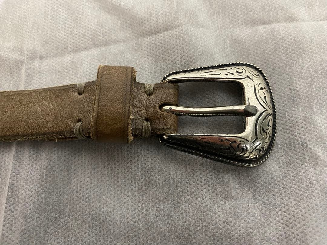 Puntovitaシルバーコンチョ付レザーベルト/ウィムガゼット/グレー