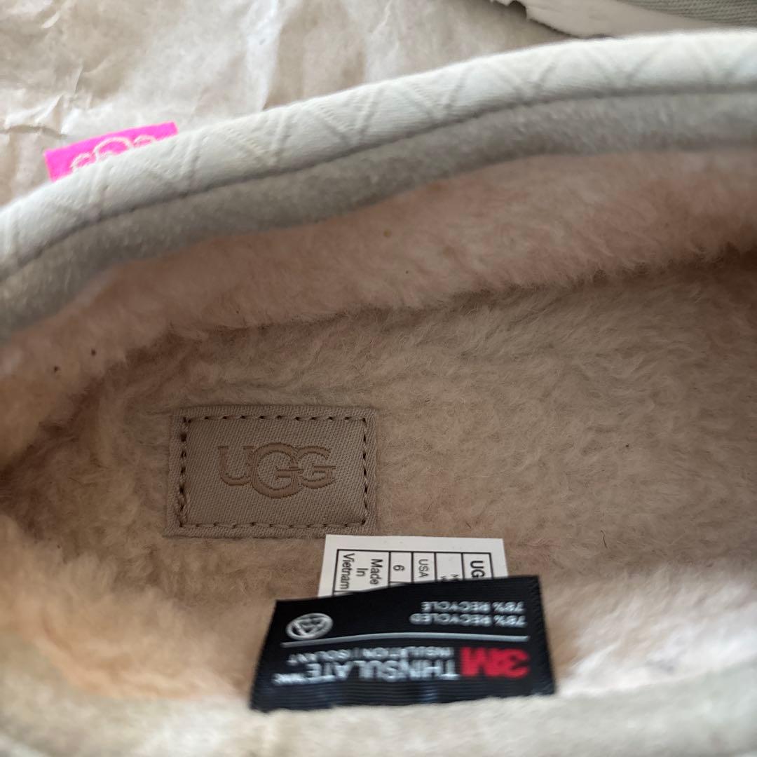 UGGスリッポン