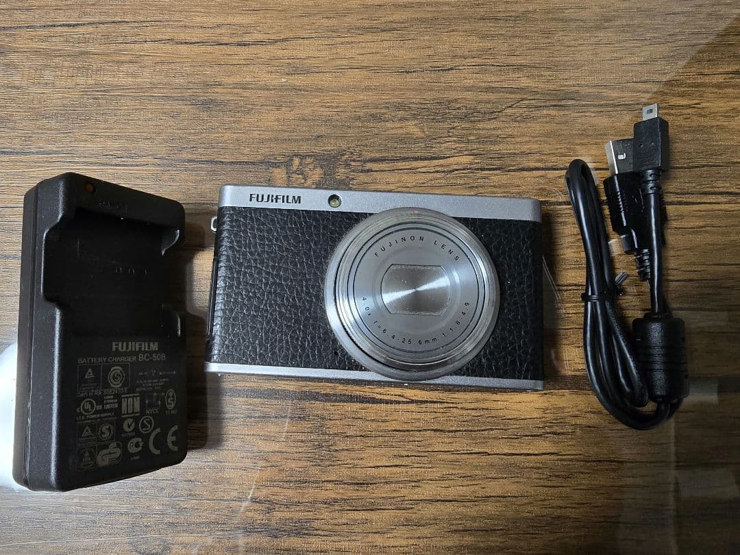 ⭐*︎様 【ジャンク品】Fujifilm コンパクトデジタルカメラ 本体 xf1