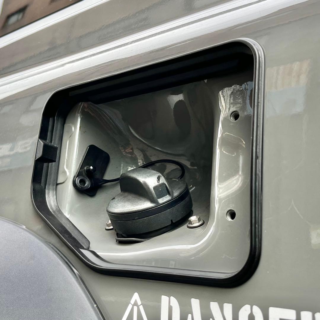 おさんjb74w刻印式スケルトン型燃料リッド&インナーフレーム