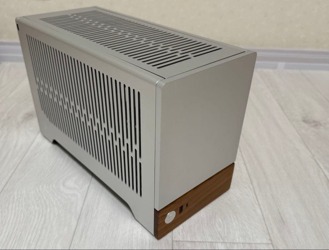 PCケース(自作PC用) Fractal Design terra itx Silver