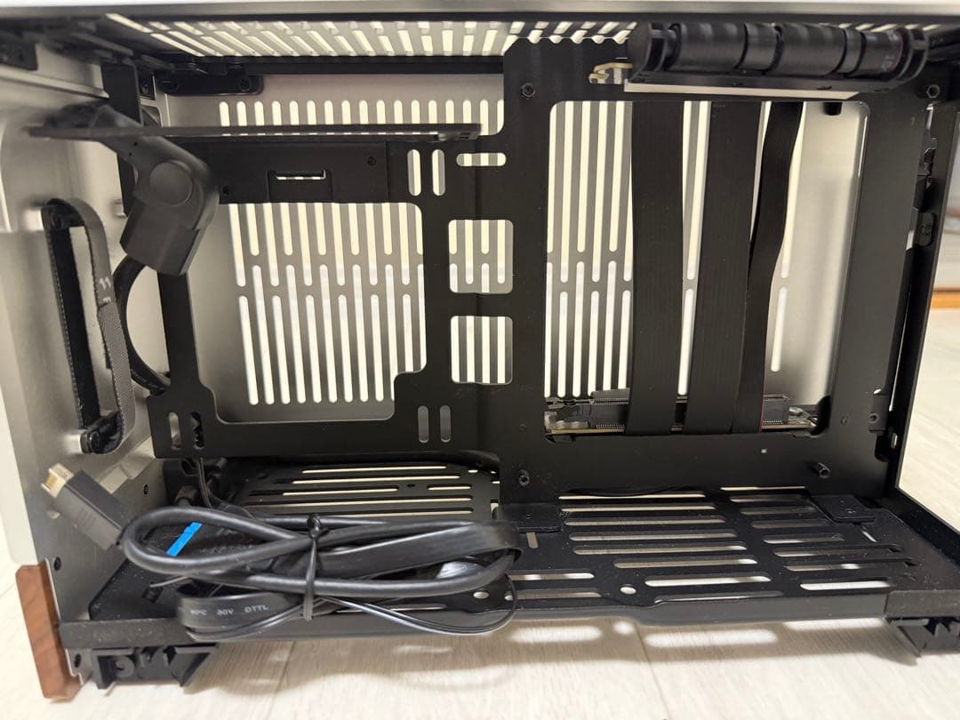 PCケース(自作PC用) Fractal Design terra itx Silver