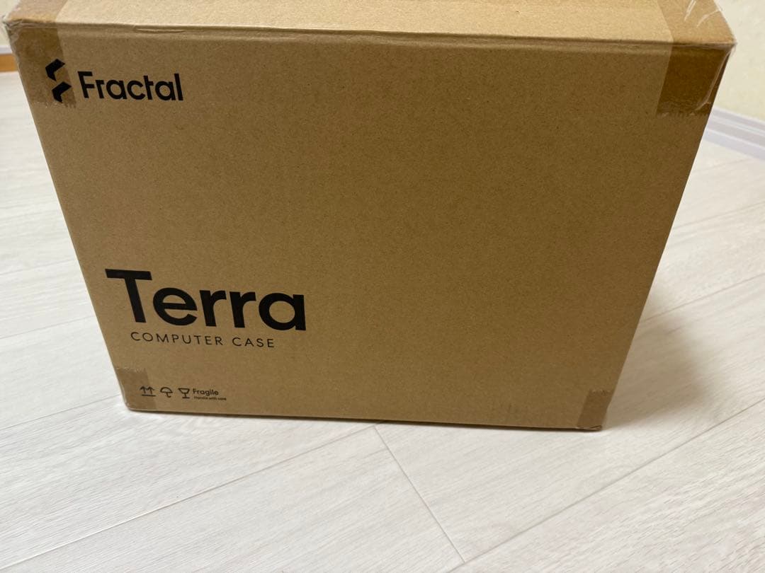 PCケース(自作PC用) Fractal Design terra itx Silver