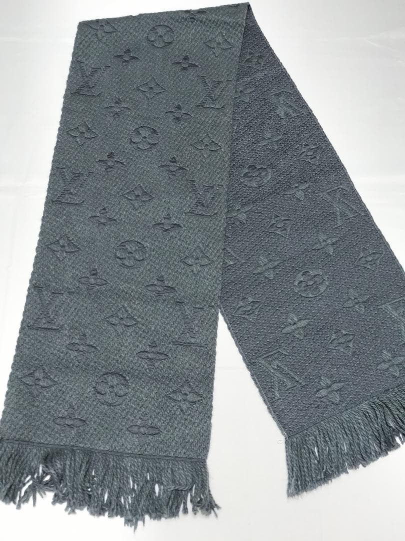 SA-YAです。 グレー マフラー