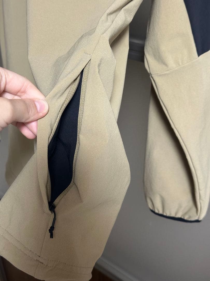 The North Face ナイロンジャケット ベージュ/ブラック