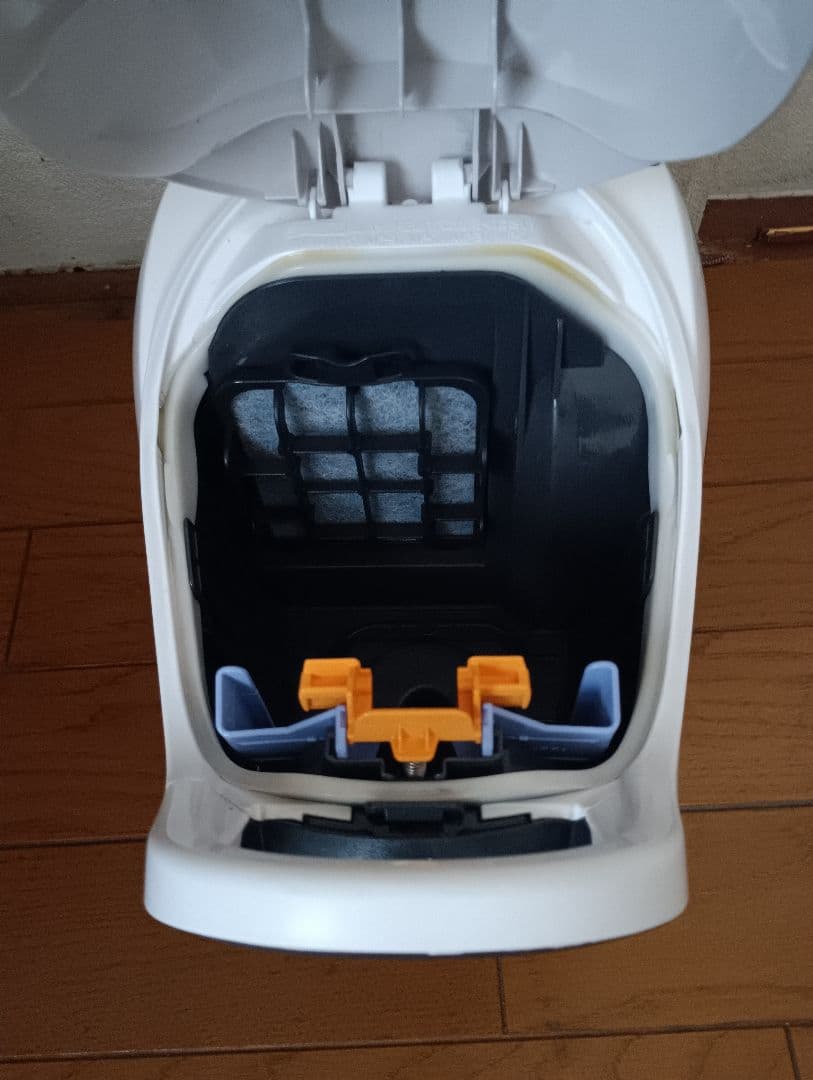 24年製❗軽量型、三菱、紙パック式掃除機(エアーノズル）