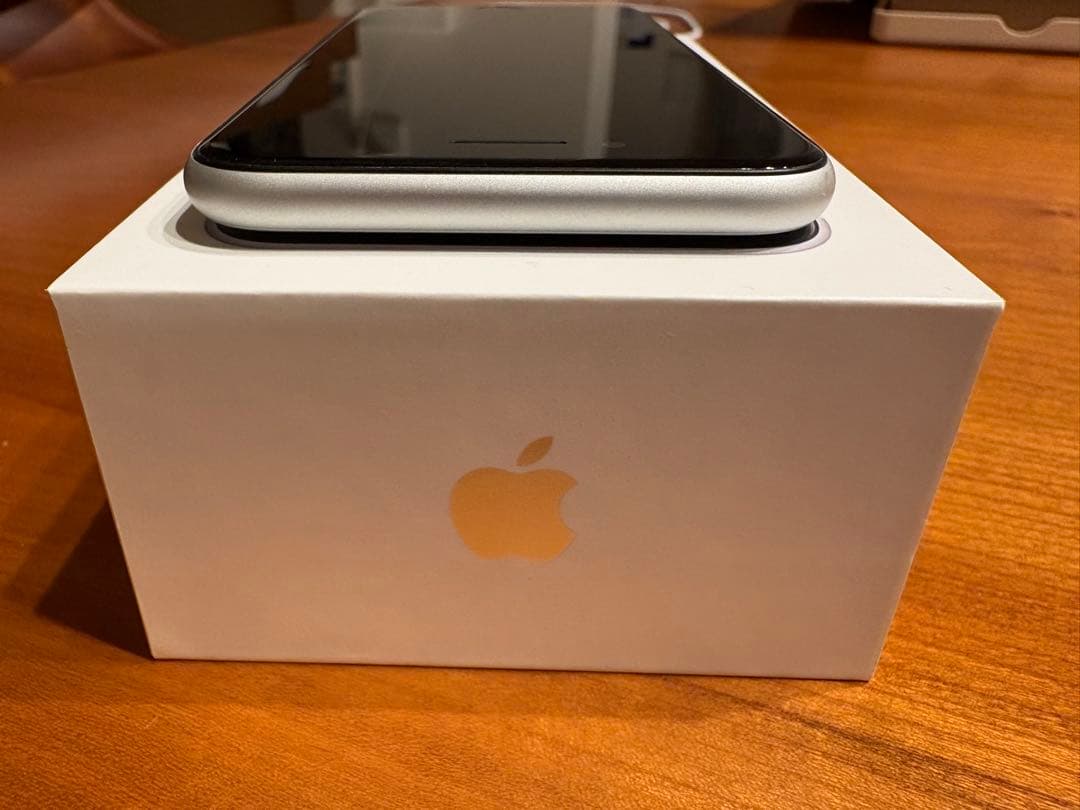 Apple iPhone SE (第2世代) 本体