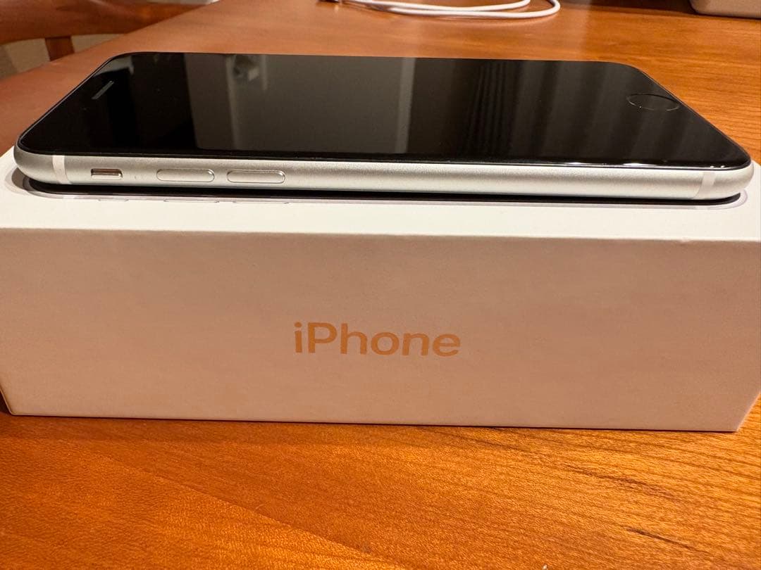 Apple iPhone SE (第2世代) 本体