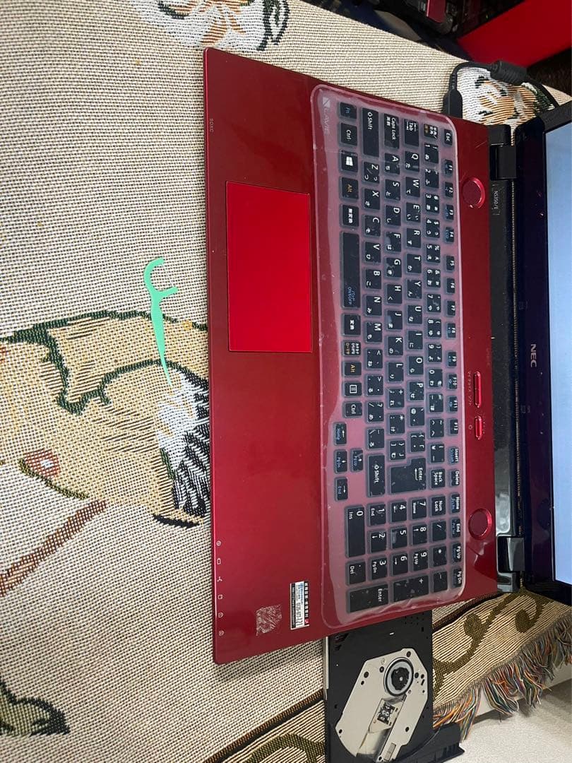 NEC LAVIE 初心者パソコンでもかんたん 15型 人気の赤 Blu-ray