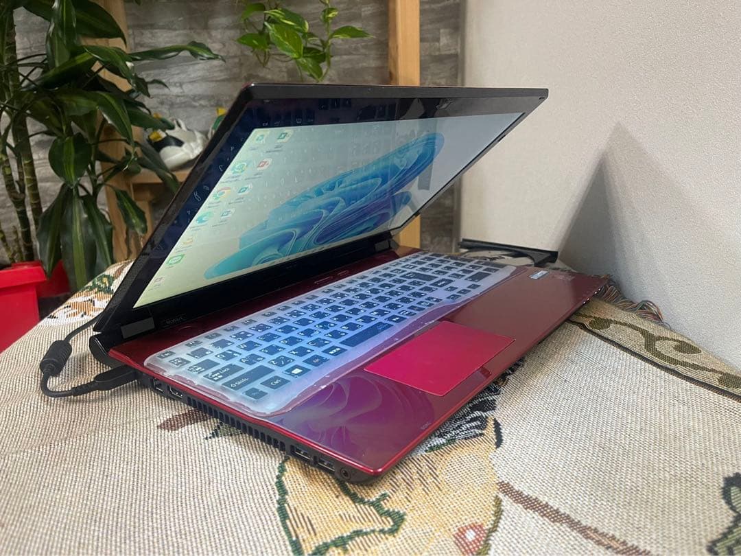 NEC LAVIE 初心者パソコンでもかんたん 15型 人気の赤 Blu-ray