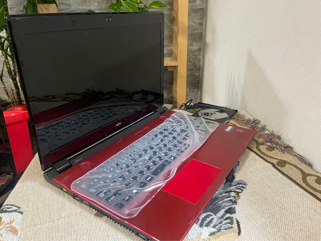 NEC LAVIE 初心者パソコンでもかんたん 15型 人気の赤 Blu-ray