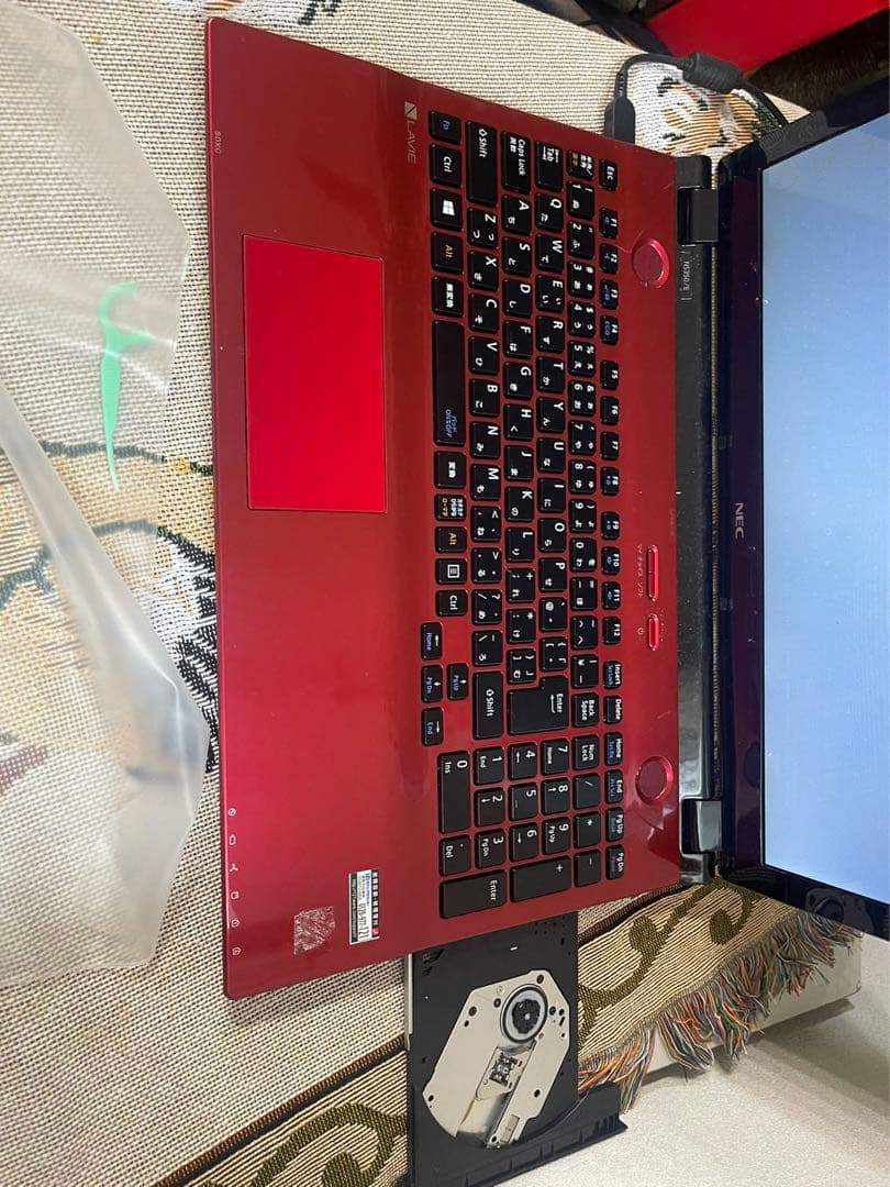 NEC LAVIE 初心者パソコンでもかんたん 15型 人気の赤 Blu-ray