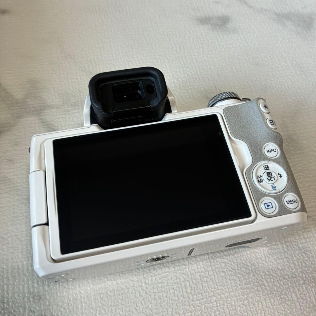 CANON EOS Kiss M ダブルズームレンズキット