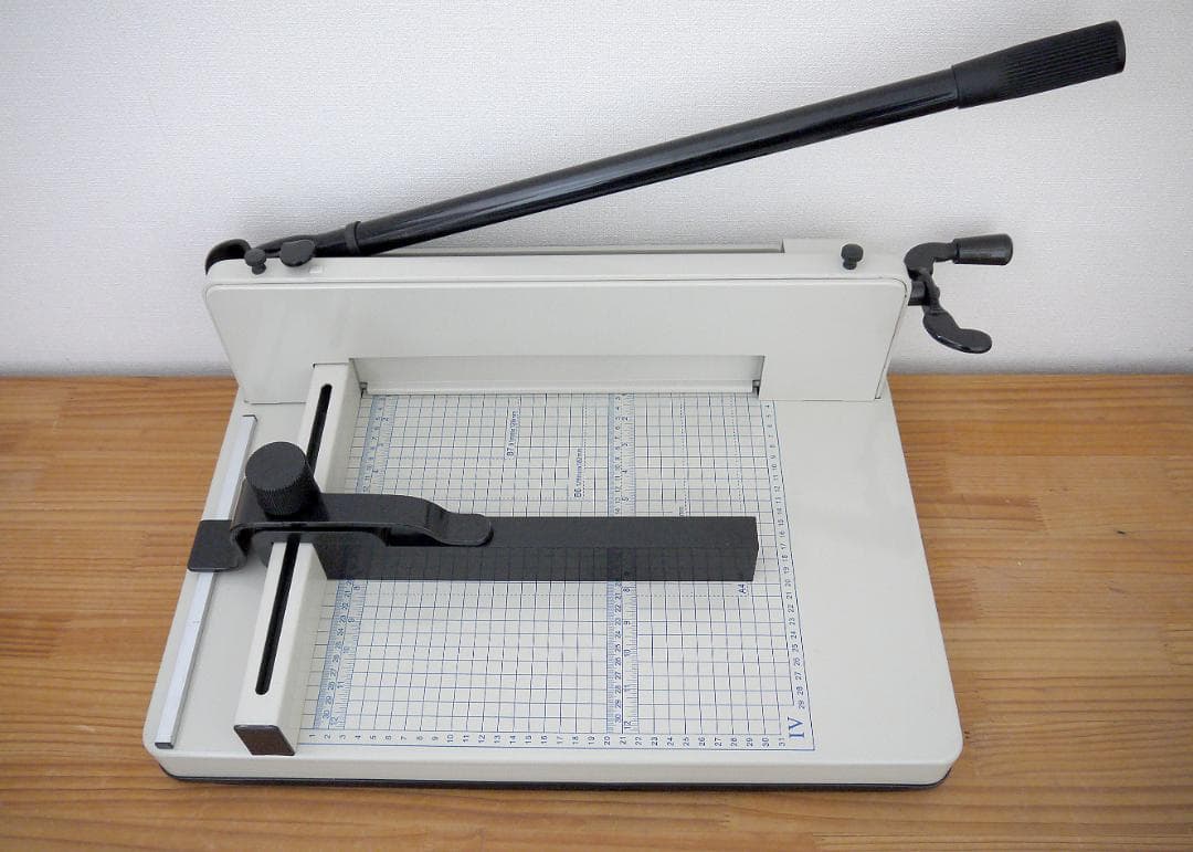 大型裁断機　別売 ウレタン製スタンド付き