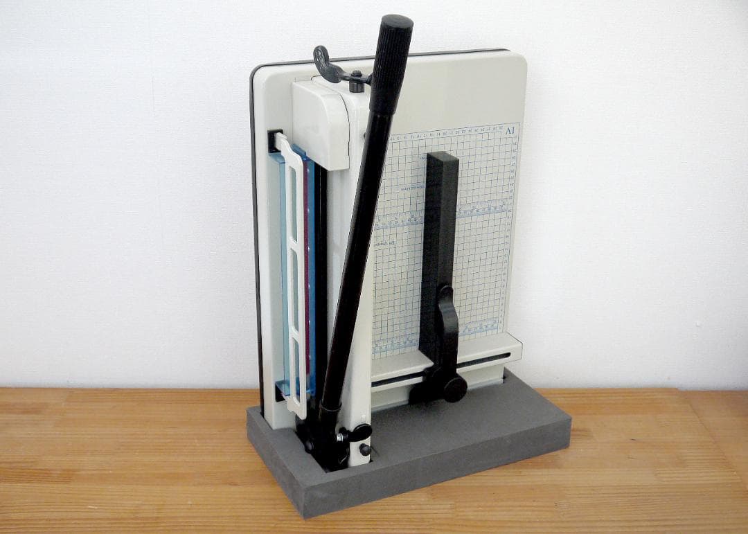 大型裁断機　別売 ウレタン製スタンド付き