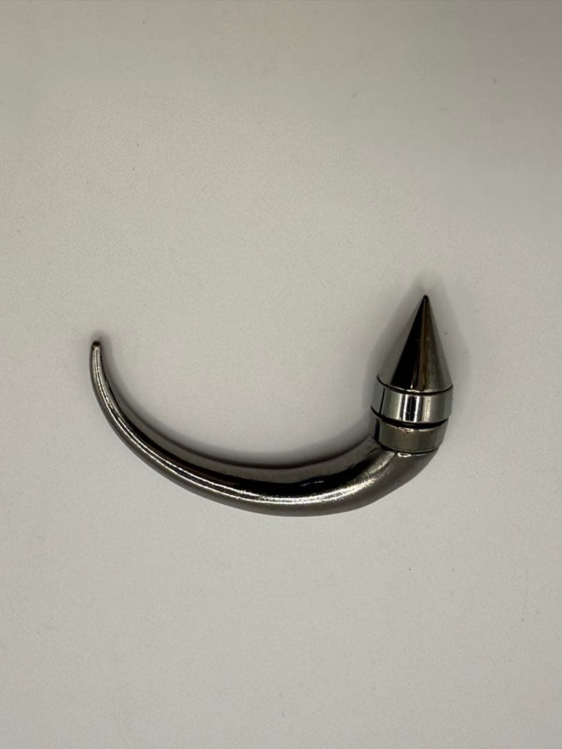 GIVENCHY ホーン ピアス 53mm シルバー