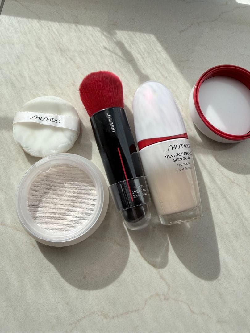 ファンデーション、パウダー、ブラシセット