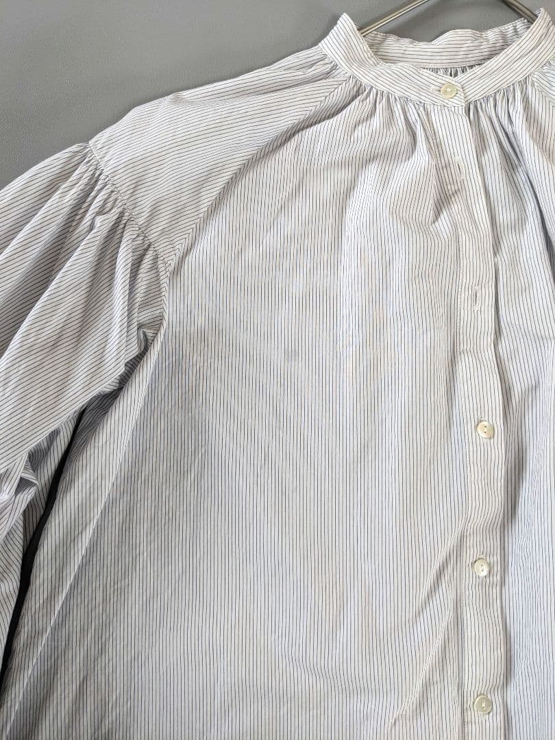 エトレトウキョウ　バルーン袖ブラウス　バンドカラー　細ストライプ　ネイビー