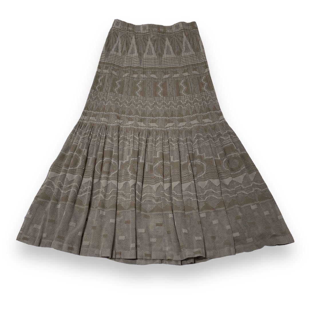プリーツプリーズ メッシュ素材ロングスカート フレア 総柄