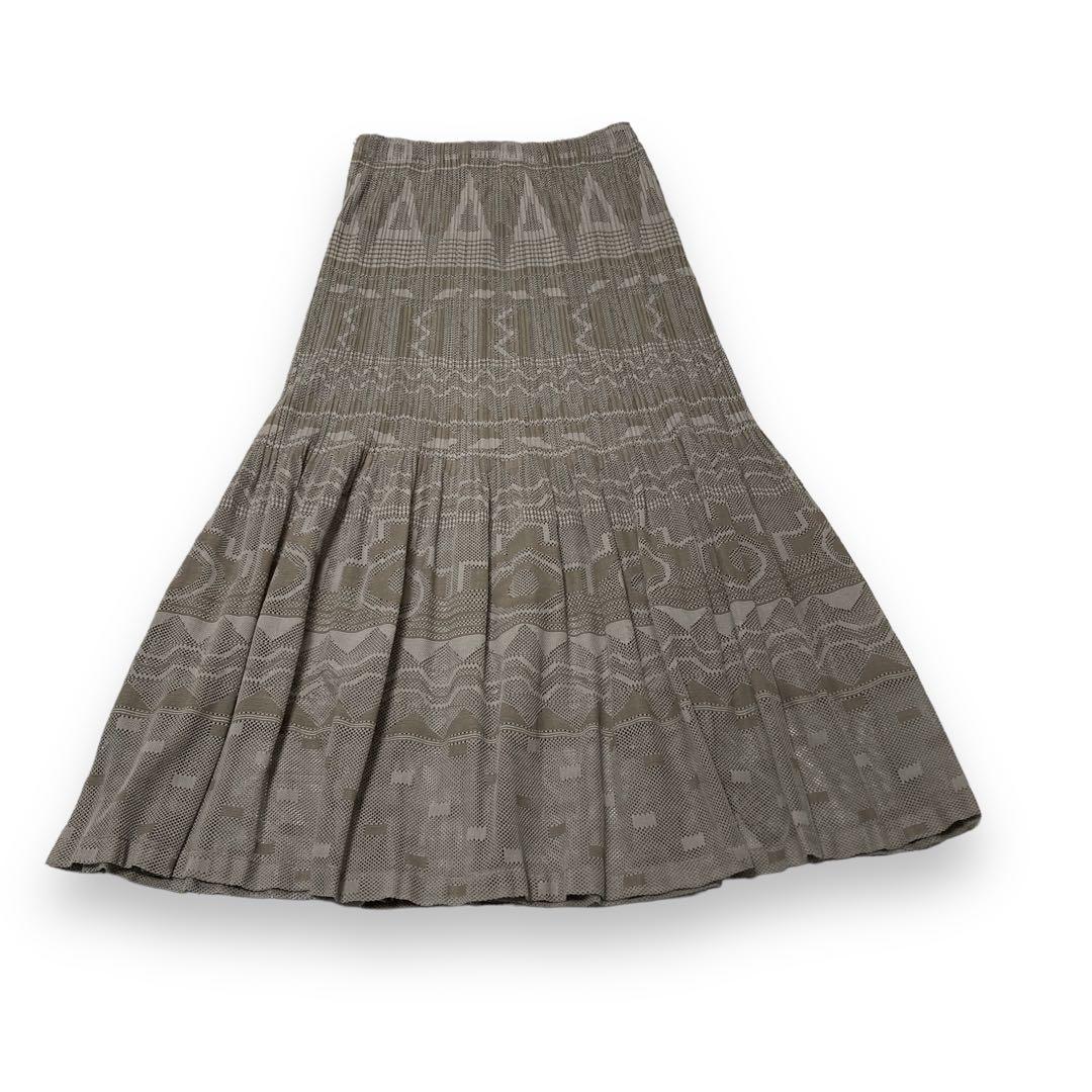 プリーツプリーズ メッシュ素材ロングスカート フレア 総柄
