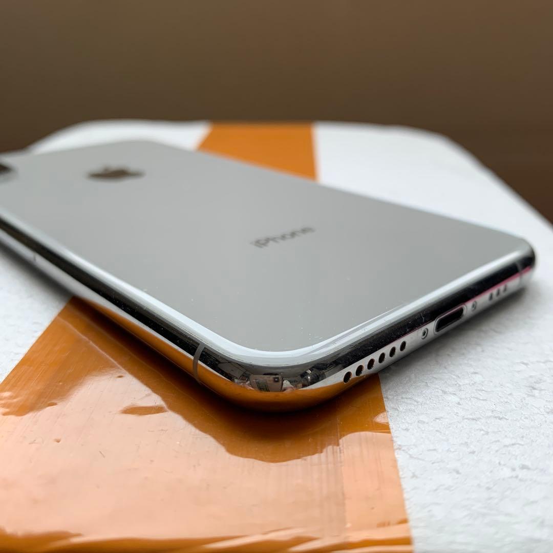 iPhoneXs 本体　64GB シルバー　simロックなし　非純正バッテリー