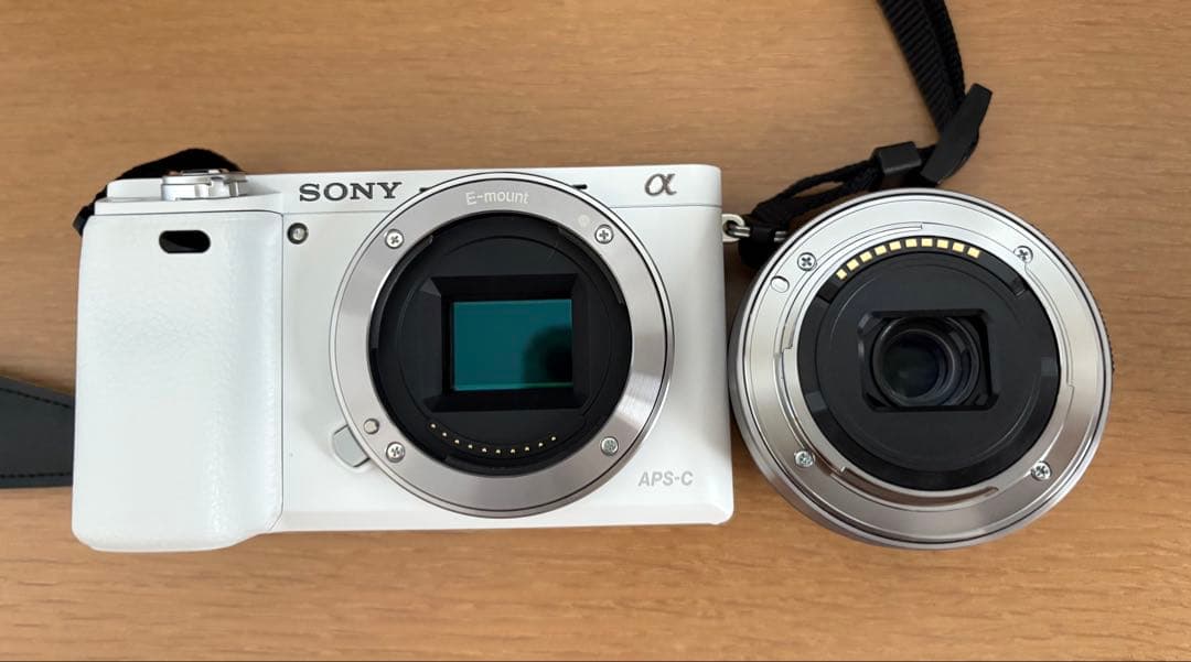 SONY α6000 ホワイト E 16-50mm レンズ付き