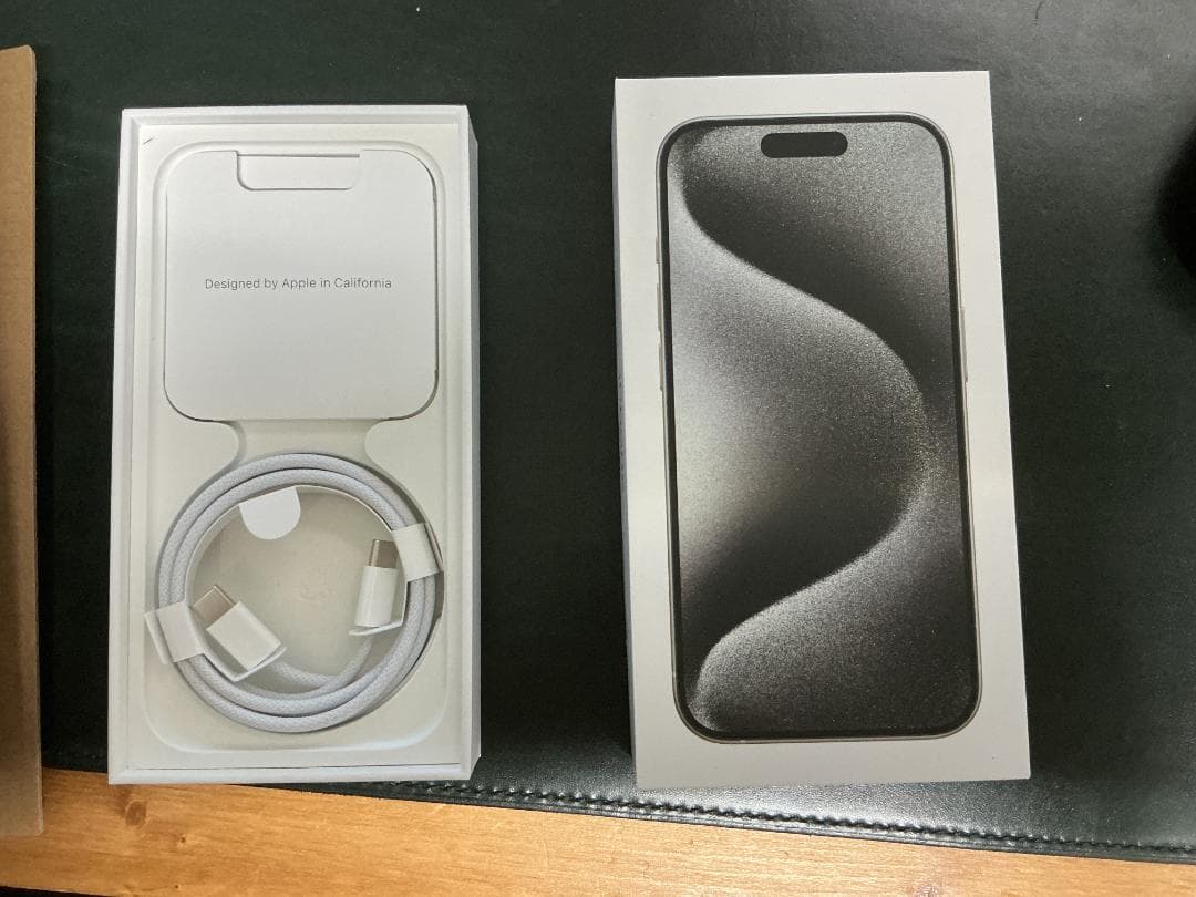 Apple iPhone 15 Pro 本体 ホワイトチタニウム 128GB