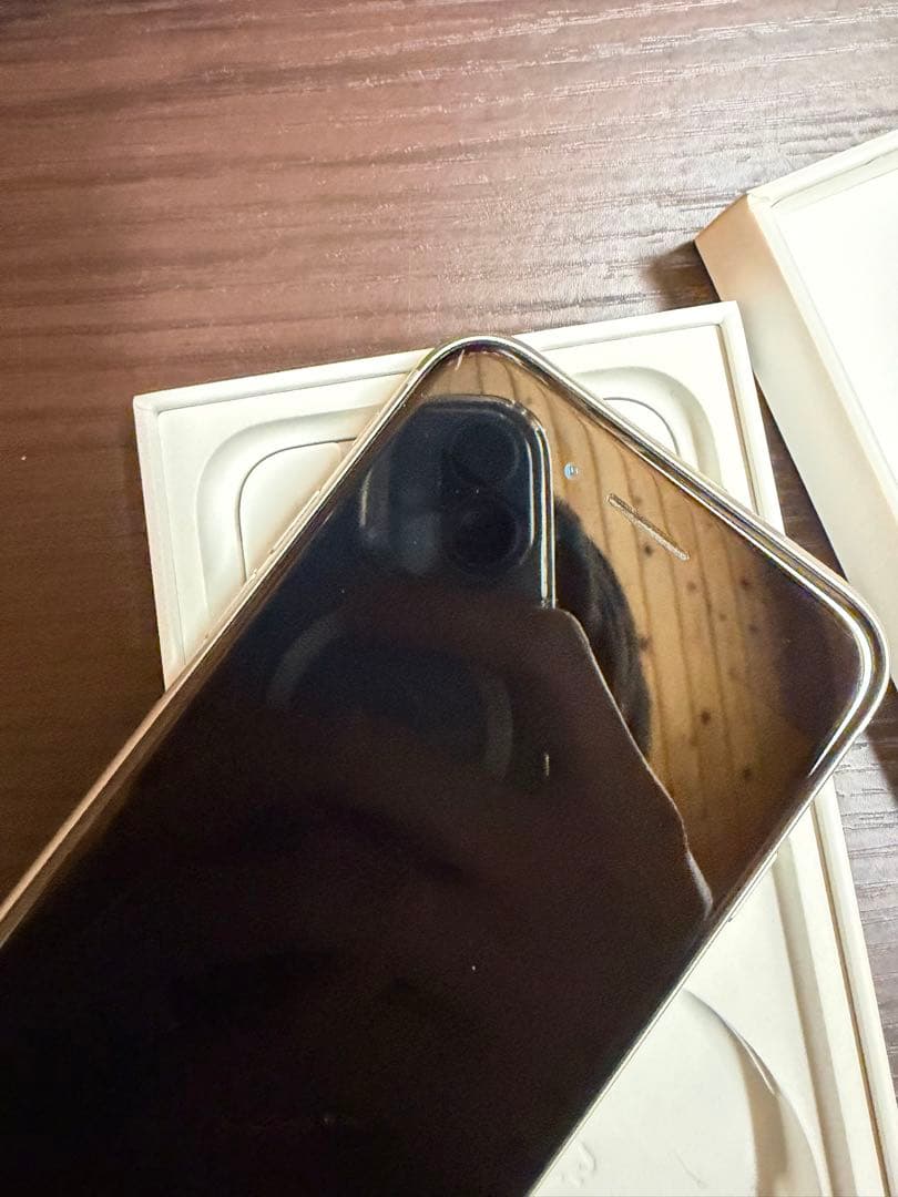 Apple iPhone SE (第3世代) スターライト 64GB