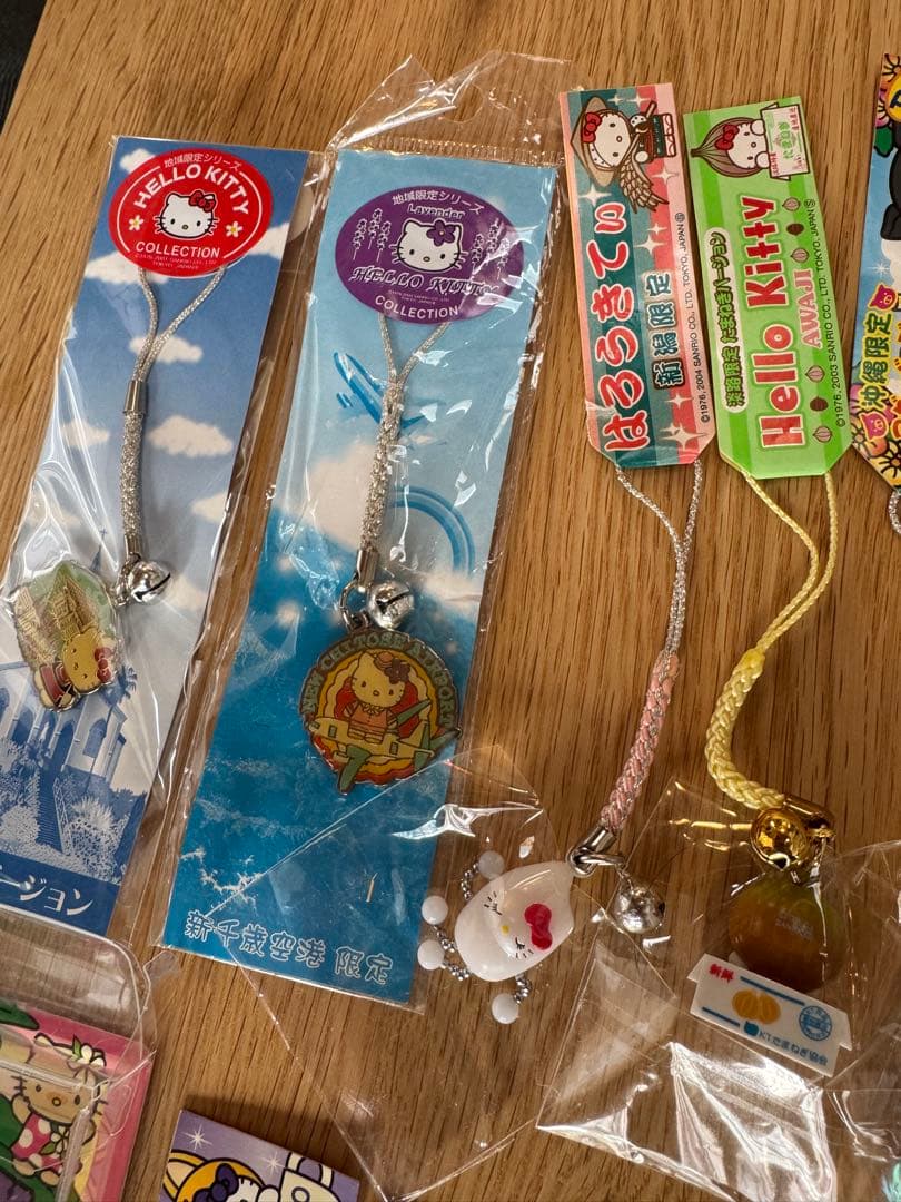 チ*王様 ハローキティ フィギュアストラップ 232➕4 地域限定多数　おまけつ