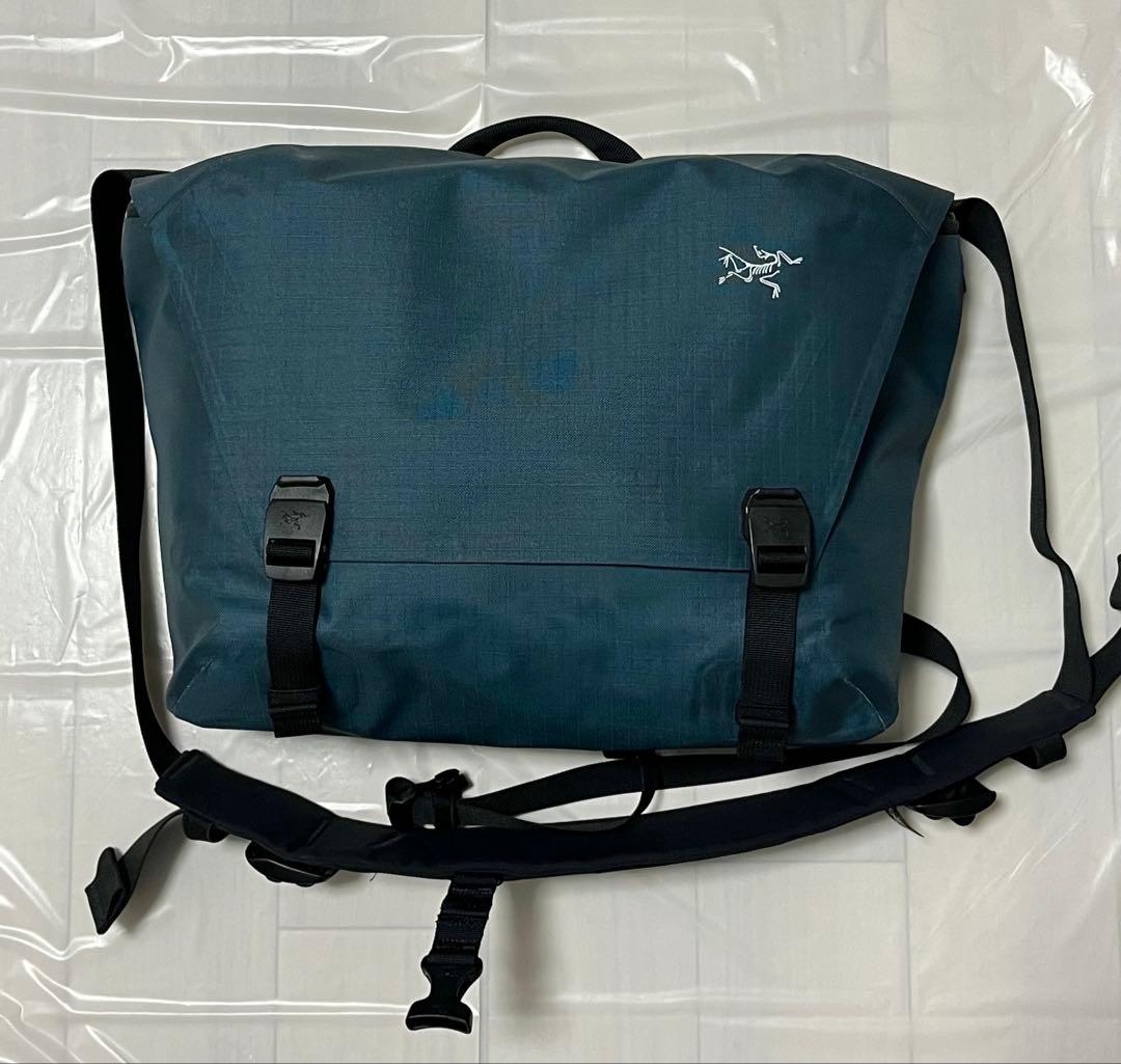 【ネイビー】ARC'TERYX Granville 10 Courier Bag