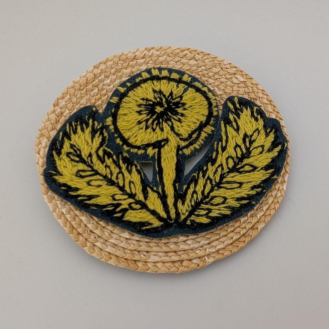 ミナペルホネン ヒトミシノヤマ カルテット quartet ブローチ コサージュ