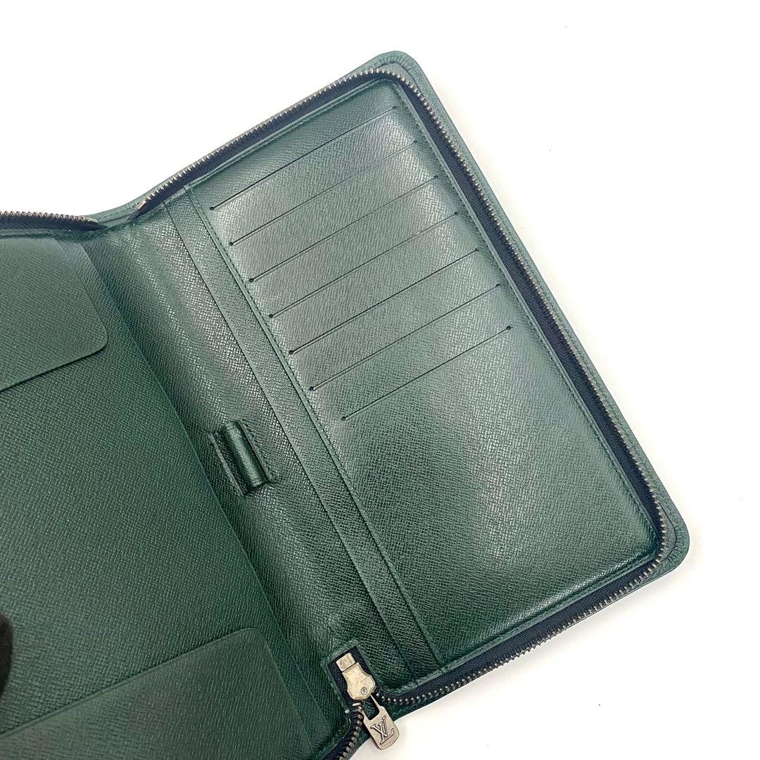 ルイヴィトン タイガ ラウンドファスナー トラベルケース パスポートケース 緑系
