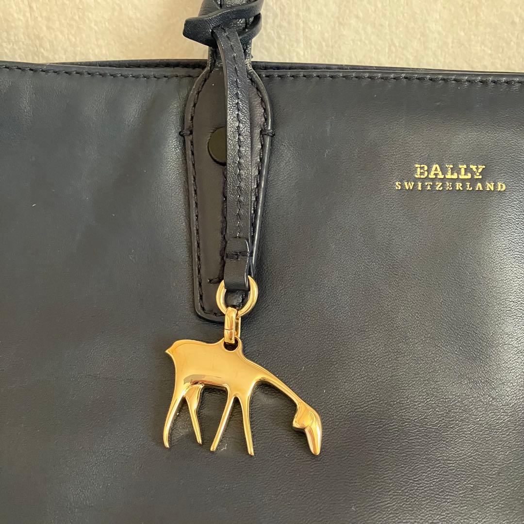 BALLY バリー トートバッグ A4収納 レザー　ビジネス　肩掛け　チャーム