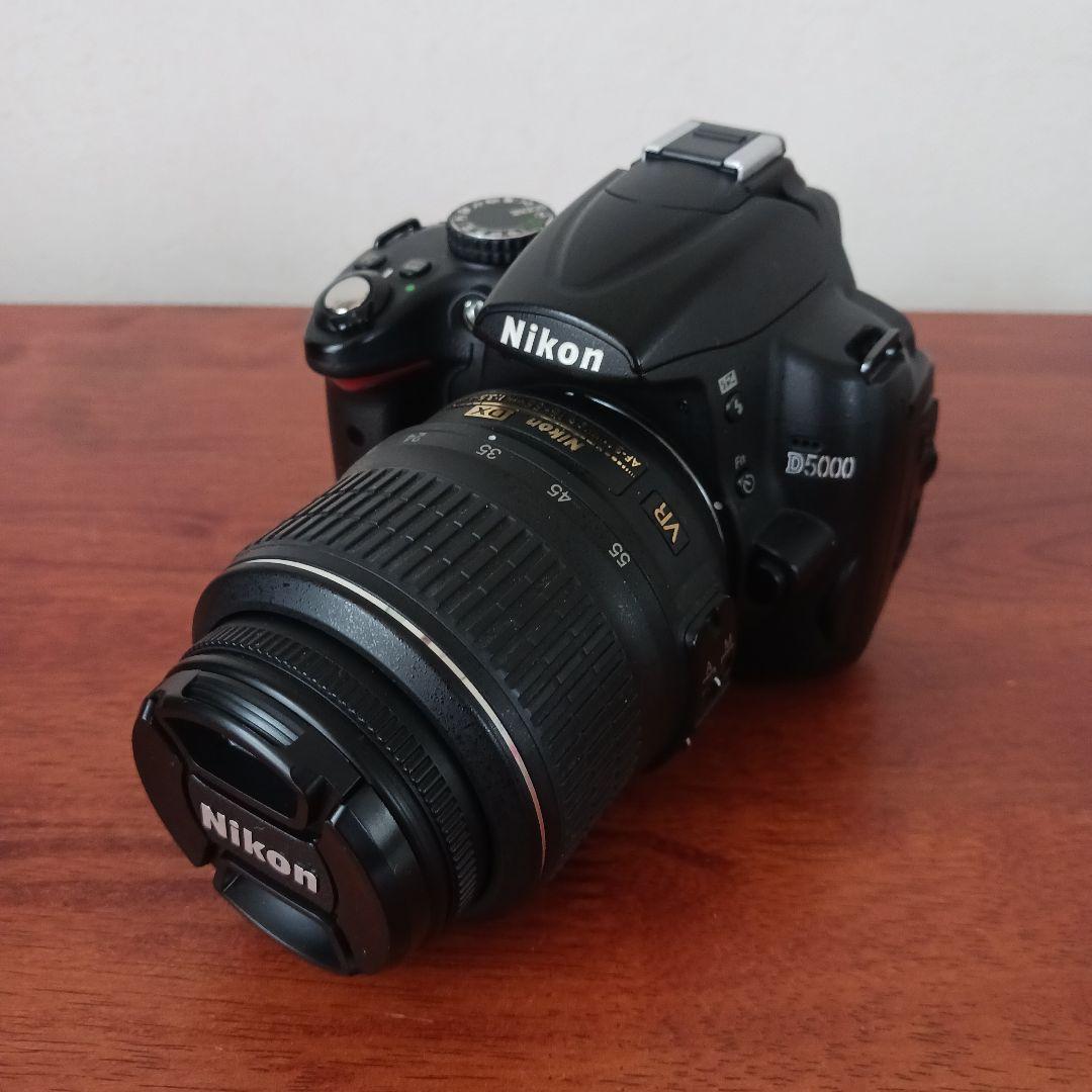 Nikon D5000 / 美品 ショット数少なめ 初心者向き