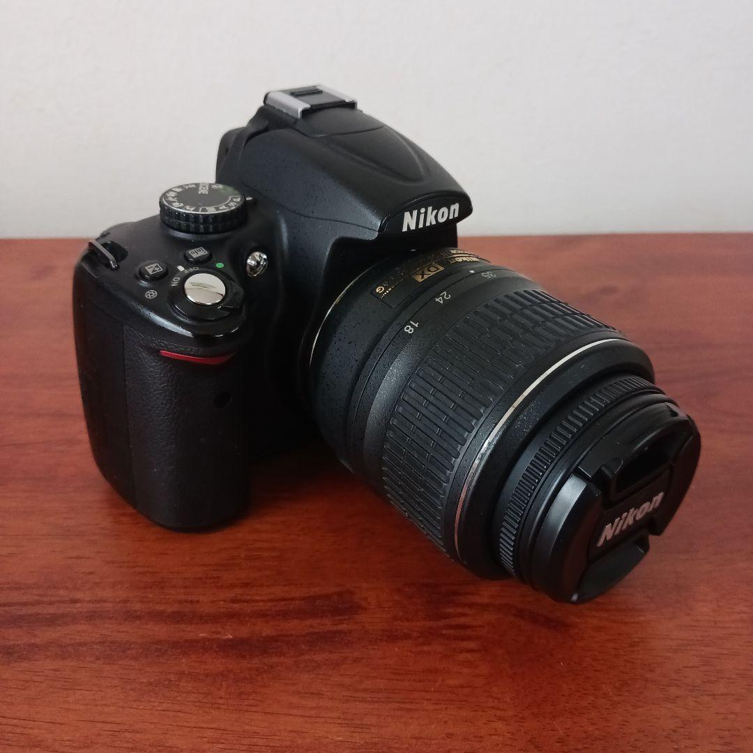 Nikon D5000 / 美品 ショット数少なめ 初心者向き