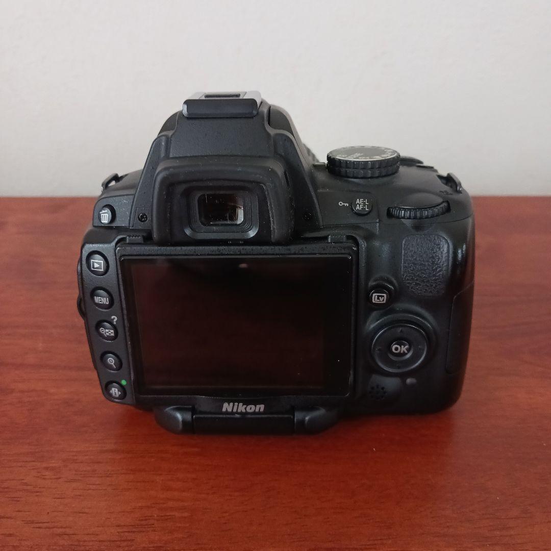 Nikon D5000 / 美品 ショット数少なめ 初心者向き