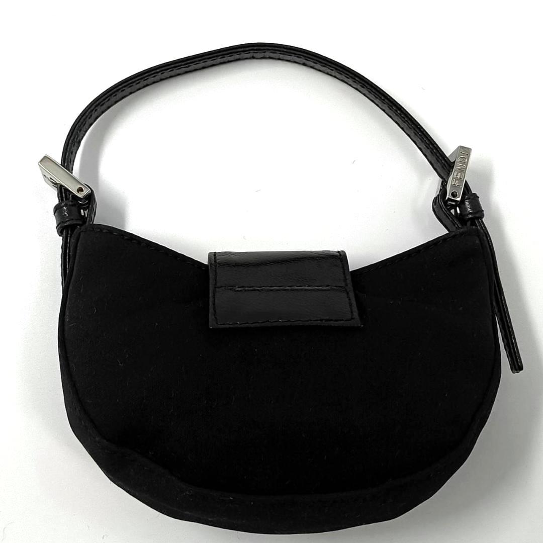 極美品 希少✨️フェンディ マンマ マイクロ クロワッサン アクセサリーポーチ