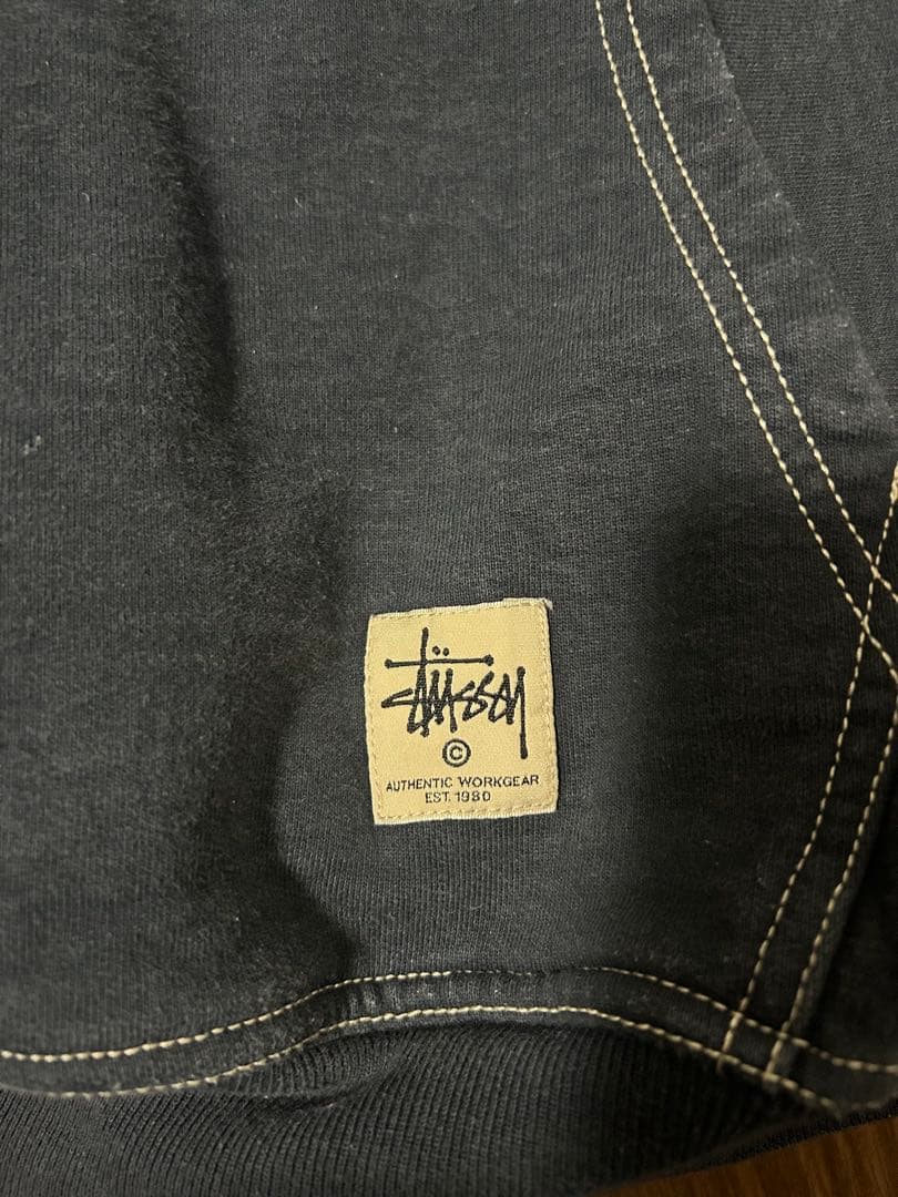 stussy contrast stitch label パーカー　ネイビー