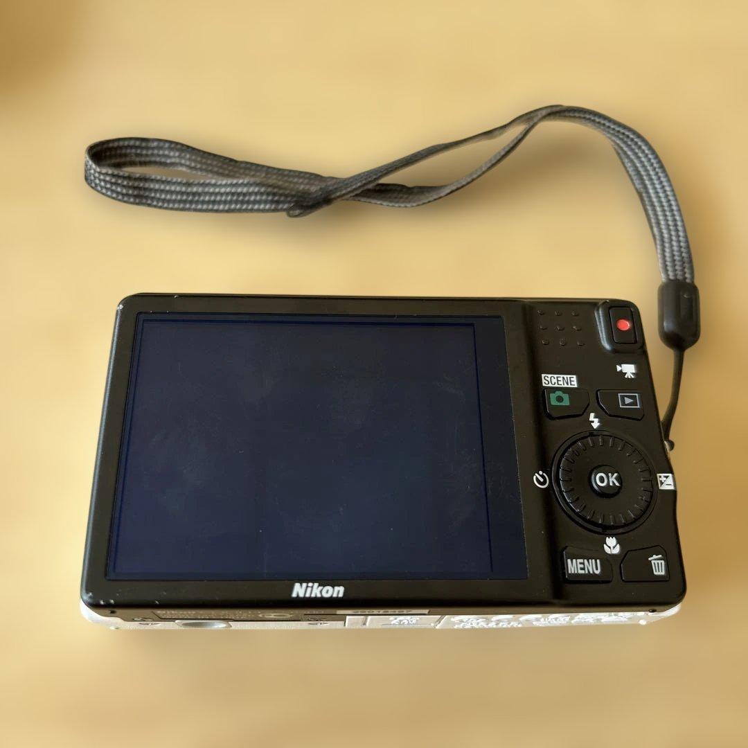 Nikon COOLPIX S6200 ホワイト　中古品　付属品・箱付あり