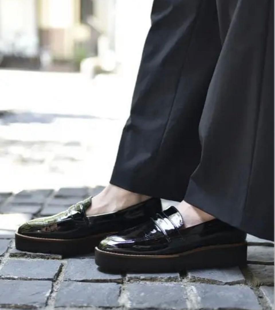 専用☆アワーホーム エナメルレザーのローファーシューズ