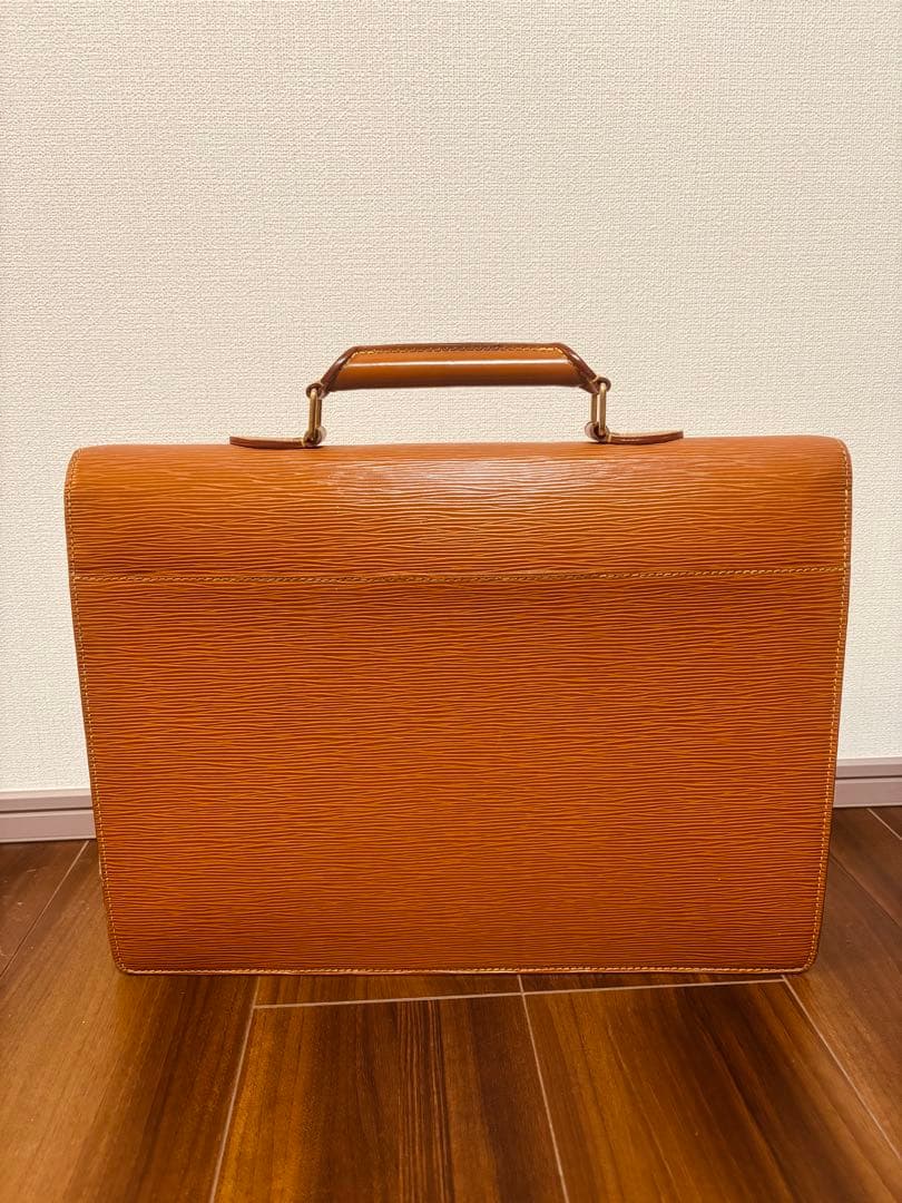 ■ルイ ヴィトン■ エピ セルヴィエット・アンバサダー ビジネスバック