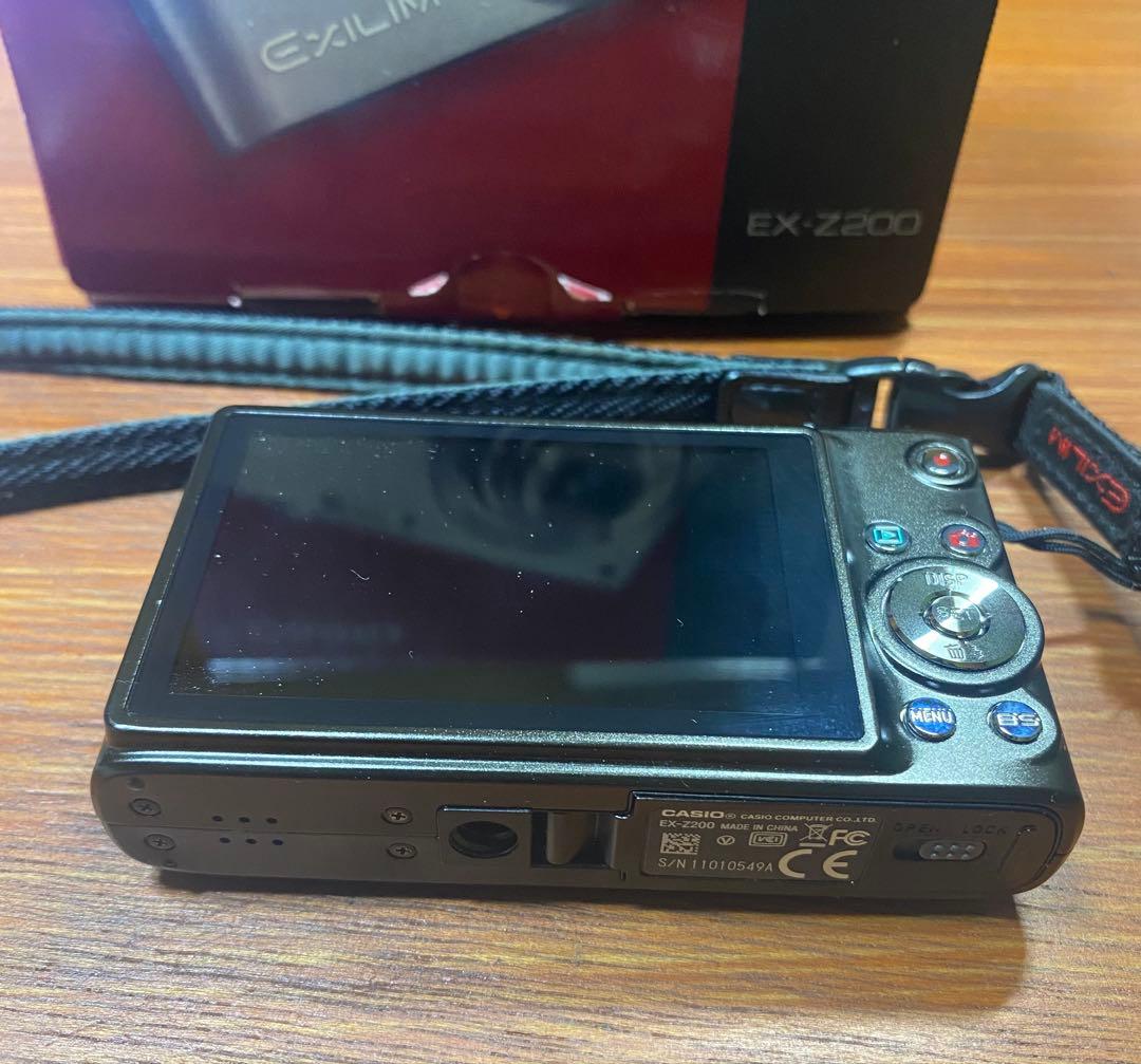 CASIO EXILIM 10.1メガピクセル コンパクトデジカメEX-Z200