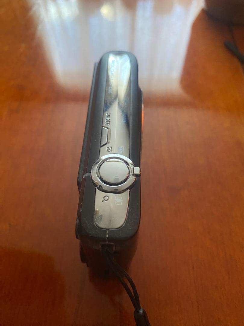 CASIO EXILIM 10.1メガピクセル コンパクトデジカメEX-Z200